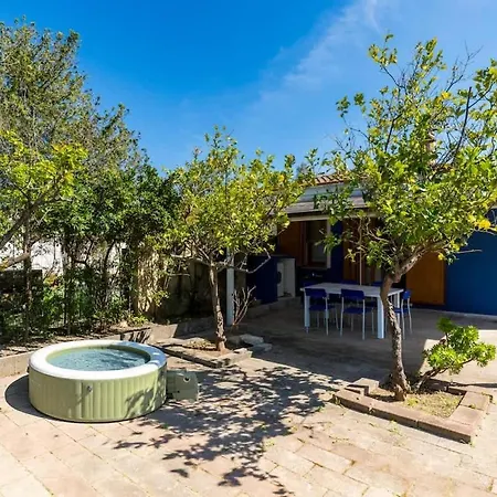 Сasa de vacaciones 100 Meters From The With Hot Tub *