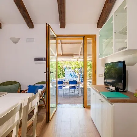 Сasa de vacaciones 100 Meters From The With Hot Tub
