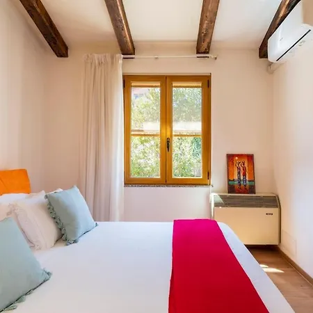 100 Meters From The With Hot Tub Nyaraló